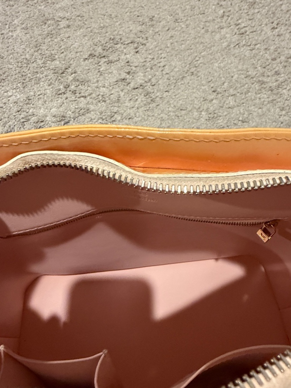 Louis Vuitton Vernis Houston Tote with Tan Handles - Picture 5 of 16
